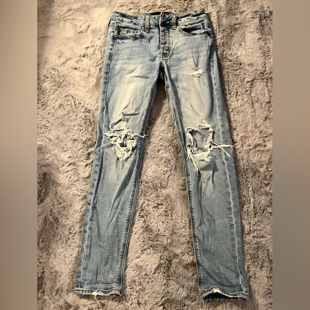 NWOT! American Eagle Light Blue Destroy Tomgirl Jeans